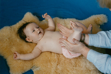 How to do baby leg massasge